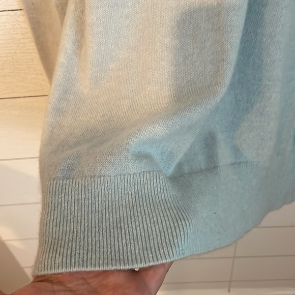 Vince 100% Cashmere Grey Blue V-neck Sweater Size XXS - Picture 5 of 10